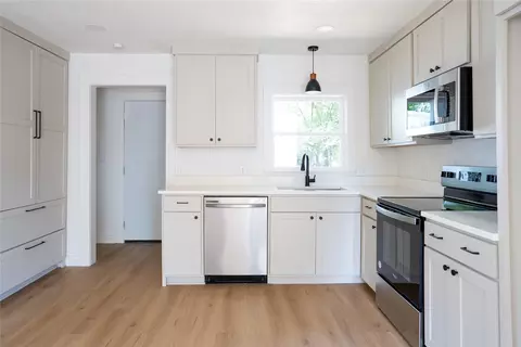 900 W Felix St, Fort Worth, TX 76115