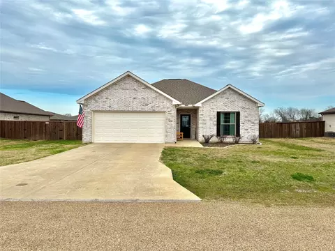 Exterior - 2020 Clay St, Mabank, TX 75147 photo 2 of 4
