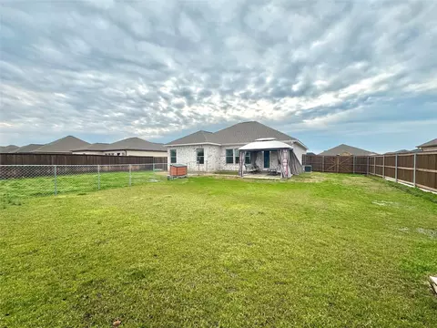 Exterior - 2020 Clay St, Mabank, TX 75147 photo 4 of 4
