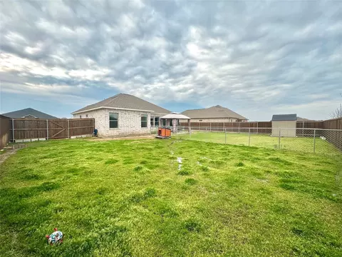Exterior - 2020 Clay St, Mabank, TX 75147 photo 3 of 4