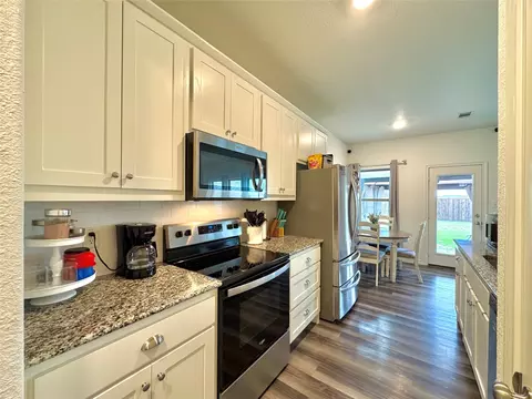 Kitchen - 2020 Clay St, Mabank, TX 75147 photo 3 of 3