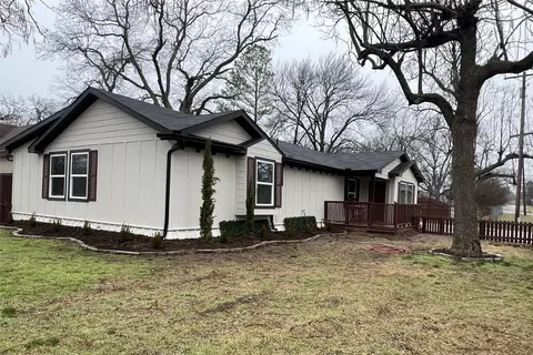 1325 Witherspoon St, Gainesville, TX 76240