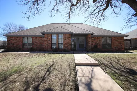 6836 Ridgewood Dr, North Richland Hills, TX 76182
