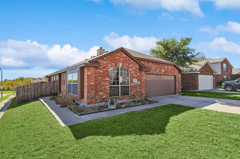 5401 Royal Birkdale Dr, Fort Worth, TX 76135