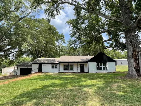 1302 North St, Daingerfield, TX 75638