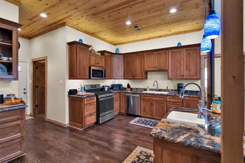 Kitchen - 263 Esquire Dr, Denison, TX 75021 photo 3 of 3