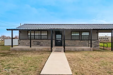 221 S Bryan Ave, Aspermont, TX 79502