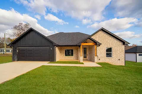 111 Queens Ct, Marshall, TX 75672