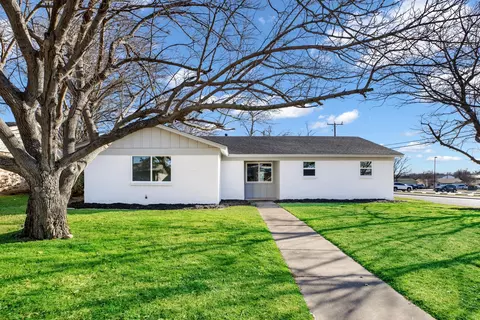5900 Emerson Dr, Watauga, TX 76148