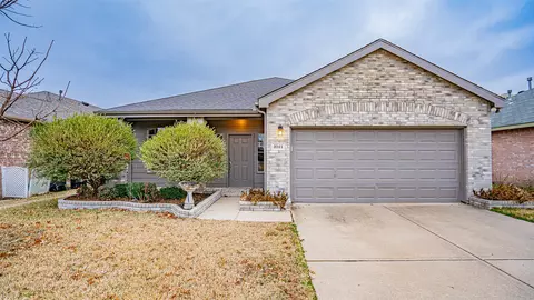 1041 Harriman Dr, Saginaw, TX 76131