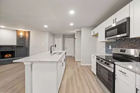 6836 Glenhurst Dr, North Richland Hills, TX 76182