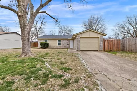 102 Lorie St, Alvarado, TX 76009