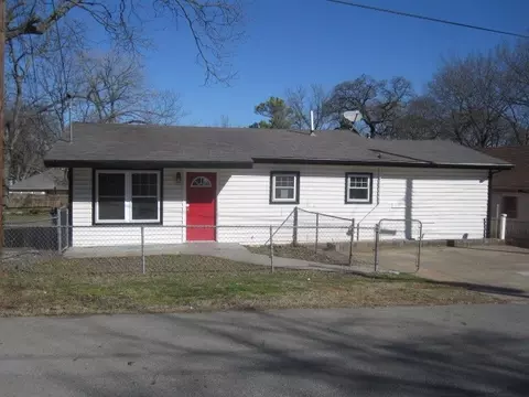 921 Baker St, Denison, TX 75020