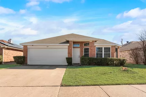 809 Ragland Dr, Cedar Hill, TX 75104
