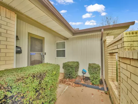 313 Rambling Ct, Euless, TX 76039 photo 2