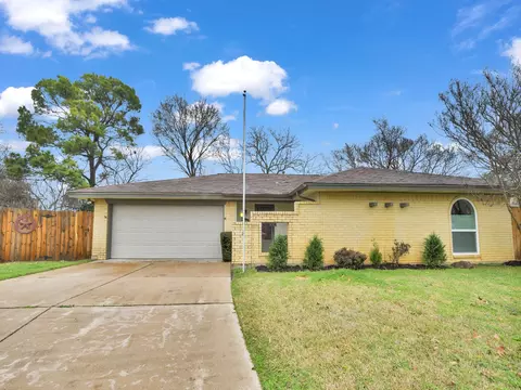 313 Rambling Ct, Euless, TX 76039