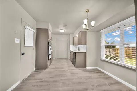 313 Rambling Ct, Euless, TX 76039 photo 8