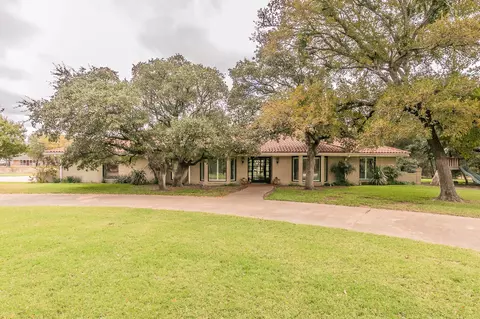 110 Woodcrest St, Weatherford, TX 76087