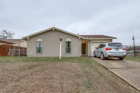 2101 14th St, Grand Prairie, TX 75051