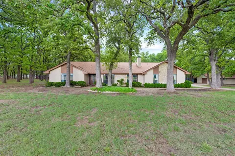 460 J E Woody Rd, Springtown, TX 76082