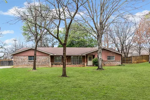 1823 Camelot Dr, Grapevine, TX 76051