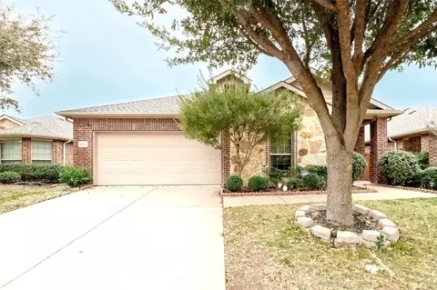 2034 Carriage Rd, Heartland, TX 75126