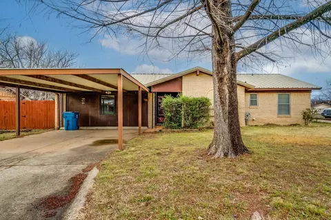 1406 Primrose Ln, Cisco, TX 76437