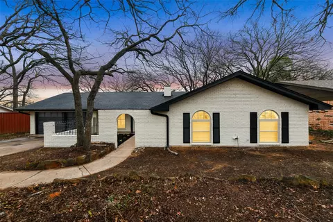 1815 Holly Oak St, Arlington, TX 76012