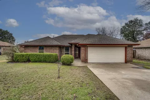 705 Daniels Dr, Crowley, TX 76036