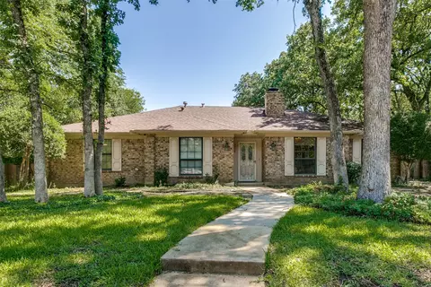 3028 Southridge Ct, Grapevine, TX 76051