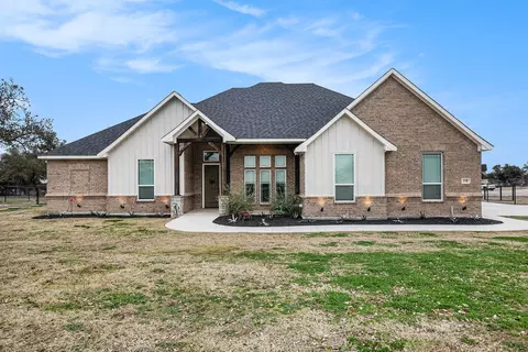 378 Oak Meadow Ln, Weatherford, TX 76085