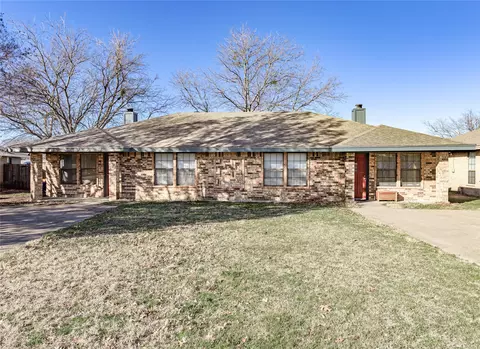 213 Lanham Ct, White Settlement, TX 76108