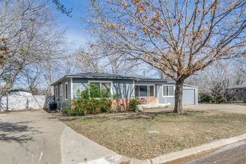 1402 W Water St, Weatherford, TX 76086