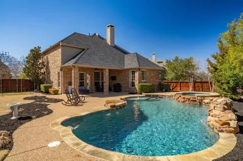 8924 Scarlet Trl, Lantana, TX 76226