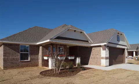 717 Raylan St, Springtown, TX 76082 photo 3