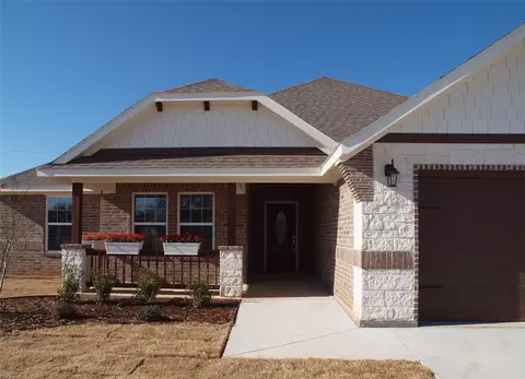 717 Raylan St, Springtown, TX 76082 photo 2