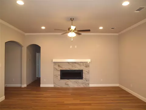 717 Raylan St, Springtown, TX 76082 photo 9