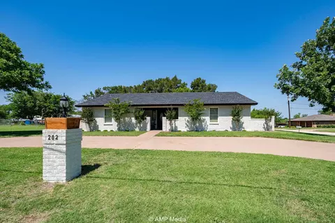 202 Columbia St, Stamford, TX 79553