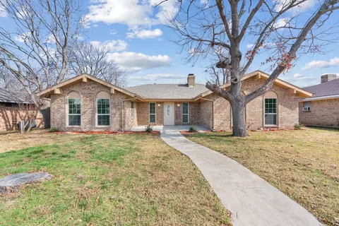 3906 Greenway Dr, Garland, TX 75041