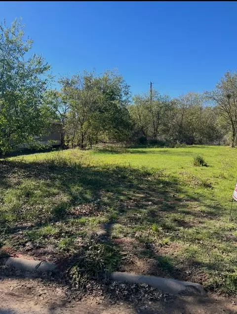 603 605 N Ave E, Olney, TX 76374