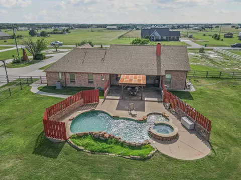 4040 Austin Cir, Sanger, TX 76266