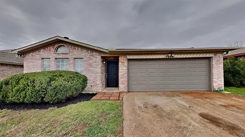 7308 Wagonwheel Rd, Fort Worth, TX 76133