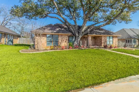 805 Shady Ln, Bedford, TX 76021