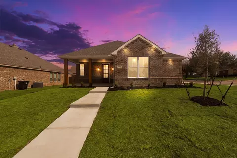 711 Buffalo Creek Dr, Cleburne, TX 76033