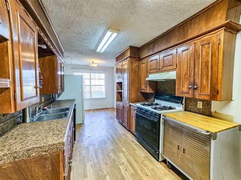 Kitchen - 114 Scott St, Tye, TX 79563 photo 2 of 3