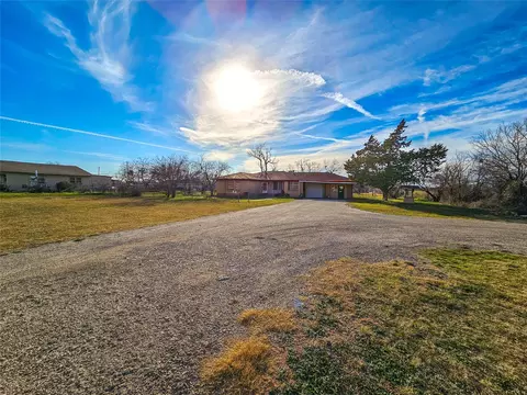 Exterior - 114 Scott St, Tye, TX 79563 photo 4 of 9