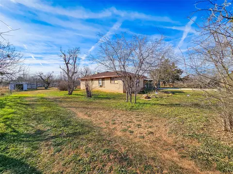 Exterior - 114 Scott St, Tye, TX 79563 photo 5 of 9