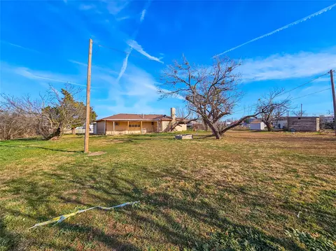 Exterior - 114 Scott St, Tye, TX 79563 photo 7 of 9