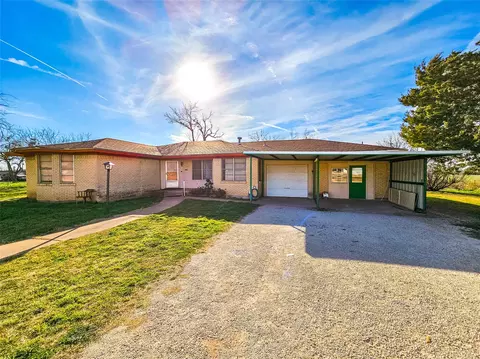 114 Scott St, Tye, TX 79563