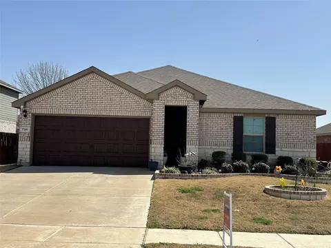 720 Wolf Creek Dr, Cleburne, TX 76033